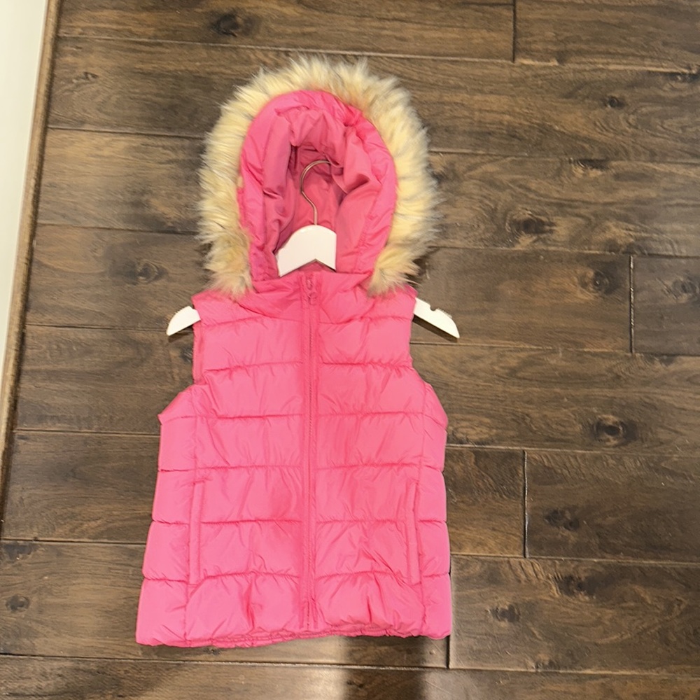 Gap Kids winter fur vest, 6/7 size small, brand new!
